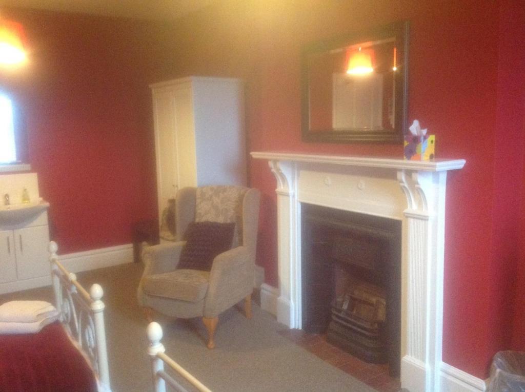 Portland House Hotel Ландриндод Уелс Стая снимка
